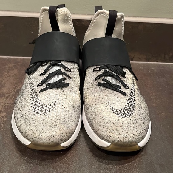 Nike ZOOM Women’s 9 1/2 white, Grey & black - Picture 1 of 7